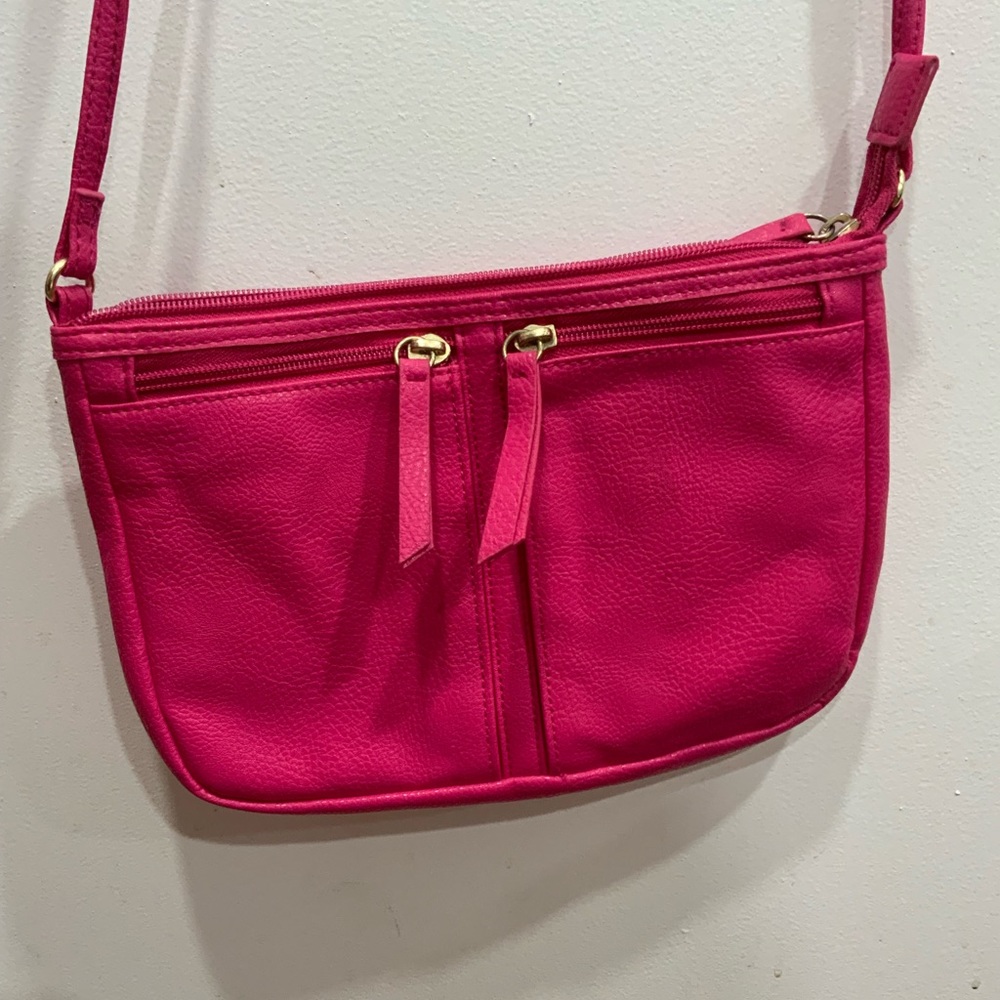 Hot pink shoulder handbag.